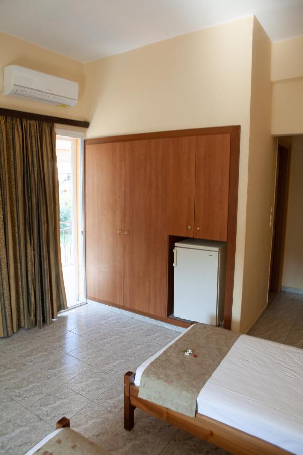 Hotel Loula Rooms And Apartments Kamena Vourla Exterior photo