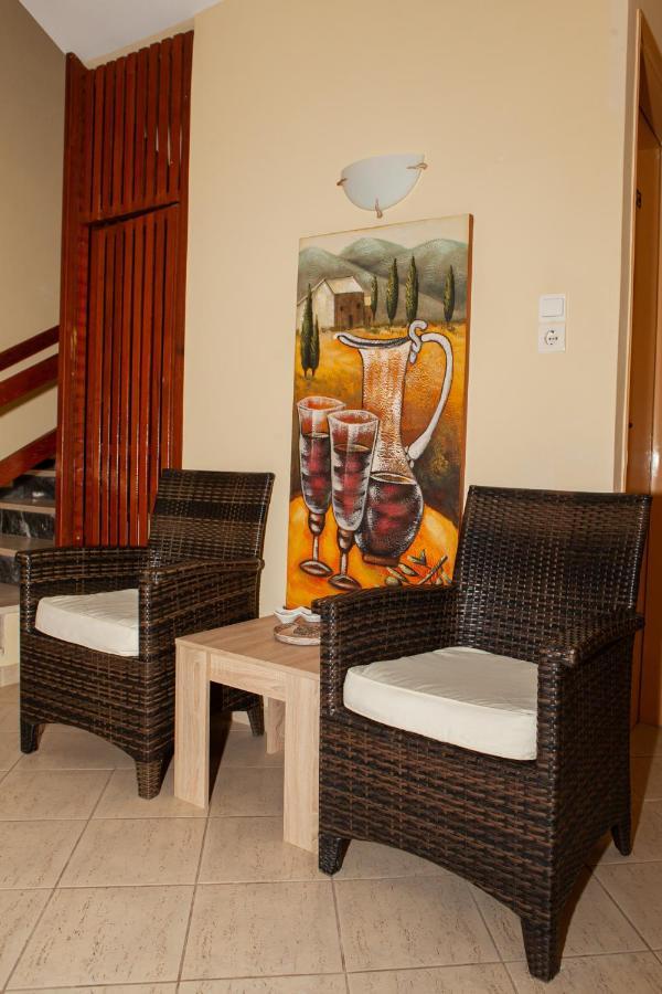 Hotel Loula Rooms And Apartments Kamena Vourla Exterior photo