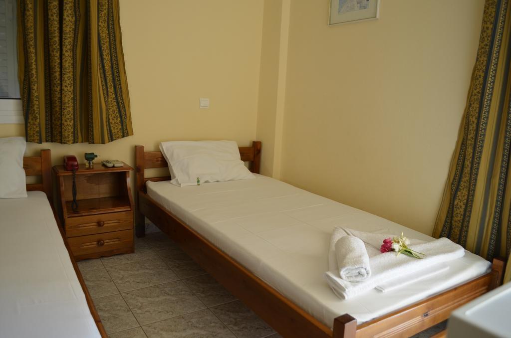 Hotel Loula Rooms And Apartments Kamena Vourla Exterior photo